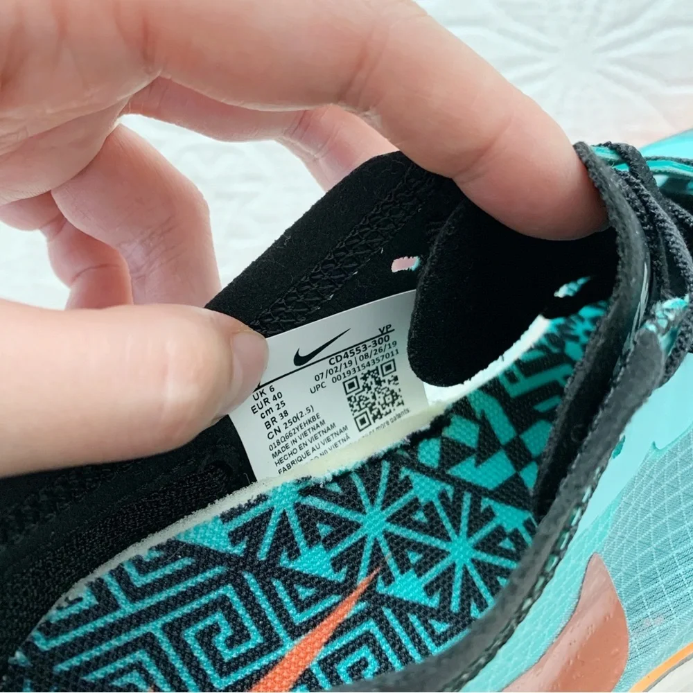 Nike ZoomX Vaporfly Next% Racing Shoes, Ekiden‎ (M's 7, W's 8.5) Sydney Sweeney
